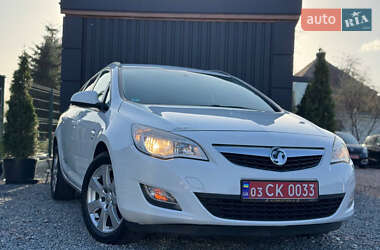 Универсал Opel Astra 2012 в 