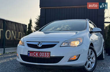 Универсал Opel Astra 2012 в 