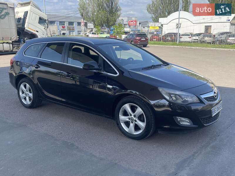 Універсал Opel Astra 2011 в 