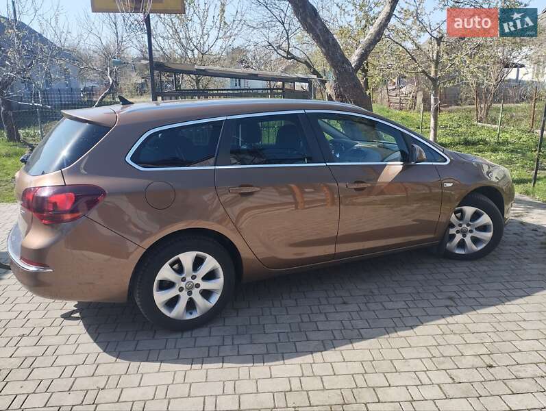 Універсал Opel Astra 2015 в Христинівці