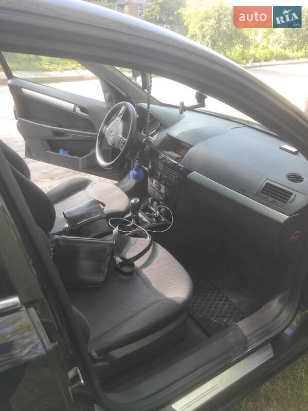 Универсал Opel Astra 2010 в Ромнах