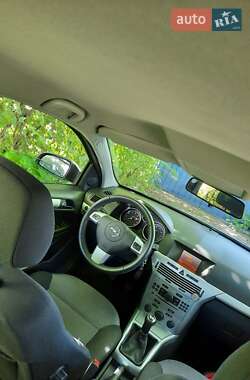 Хэтчбек Opel Astra 2009 в 
