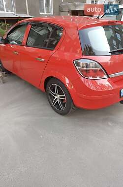 Хэтчбек Opel Astra 2013 в 