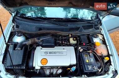 Седан Opel Astra 2004 в 