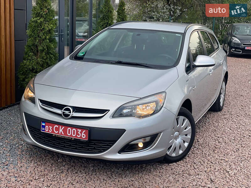 Универсал Opel Astra 2014 в Дрогобыче