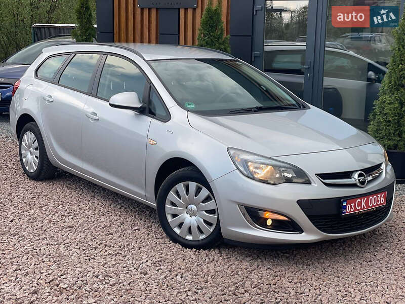 Универсал Opel Astra 2014 в Дрогобыче