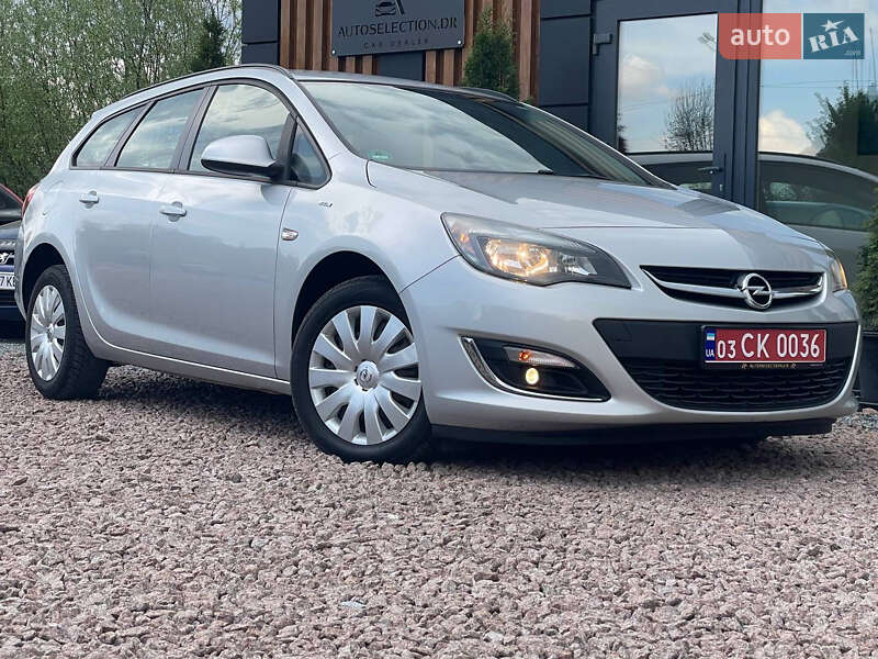 Универсал Opel Astra 2014 в Дрогобыче
