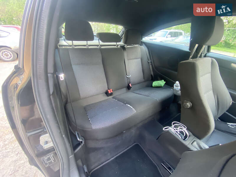 Купе Opel Astra 2006 в Чернигове
