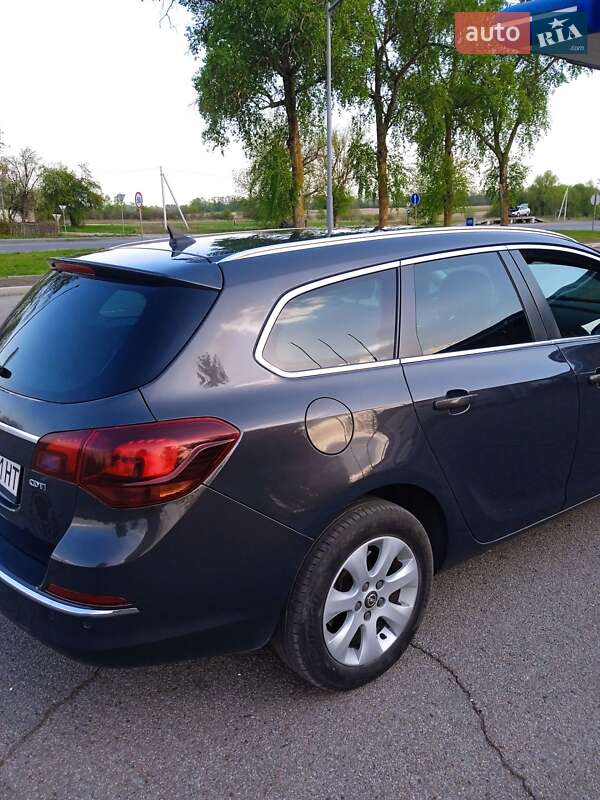 Універсал Opel Astra 2015 в Житомирі