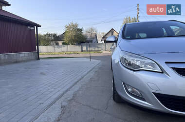 Универсал Opel Astra 2012 в 