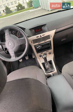 Хэтчбек Opel Astra 2007 в 