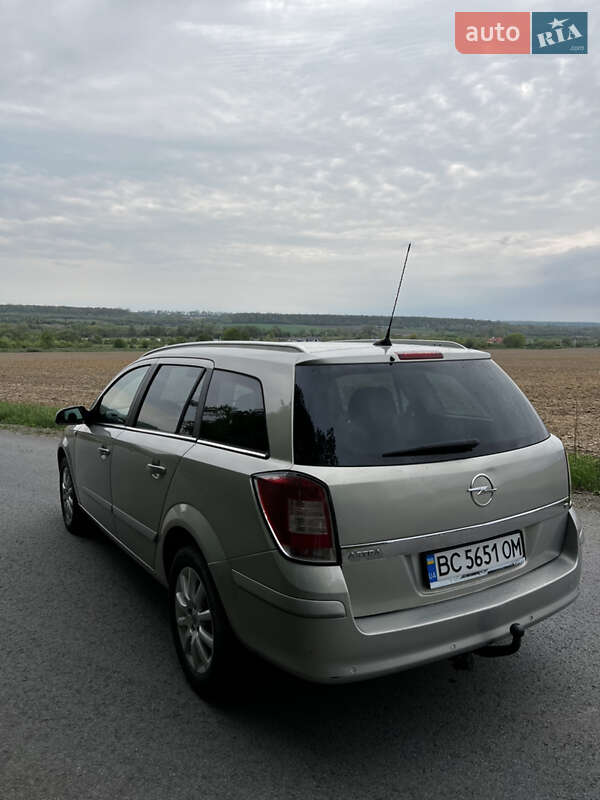 Универсал Opel Astra 2008 в Пустомытах
