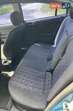Седан Opel Astra 2004 в 