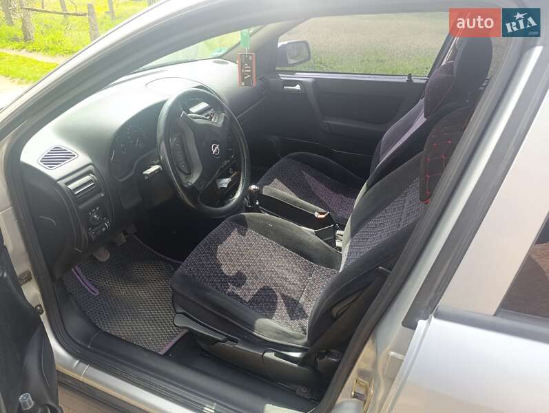 Хэтчбек Opel Astra 1999 в Кельменцах