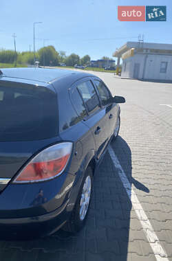 Хэтчбек Opel Astra 2006 в 