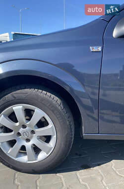 Хэтчбек Opel Astra 2006 в 