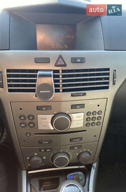 Хэтчбек Opel Astra 2006 в 