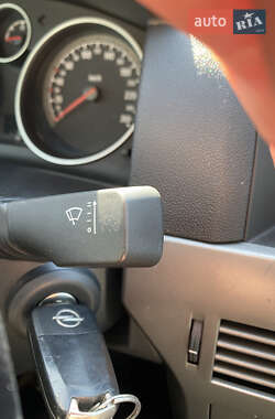 Хэтчбек Opel Astra 2006 в 