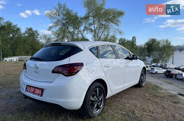 Хэтчбек Opel Astra 2010 в 