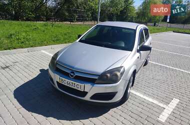 Хэтчбек Opel Astra 2005 в 