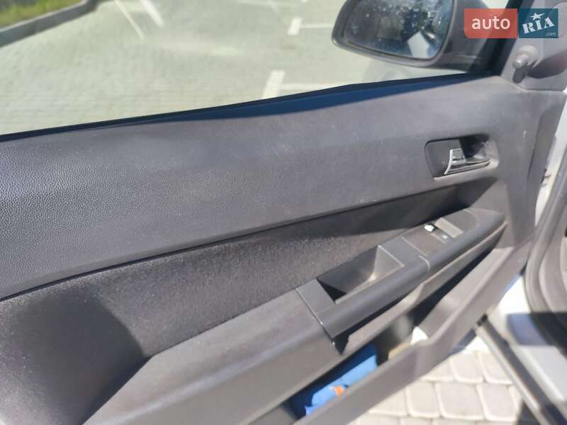 Хетчбек Opel Astra 2005 в Шептицькому