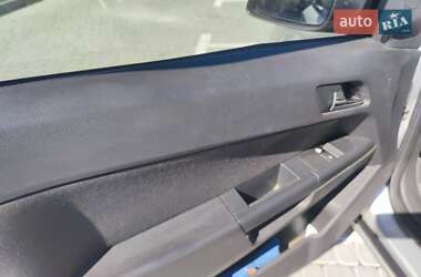Хэтчбек Opel Astra 2005 в 