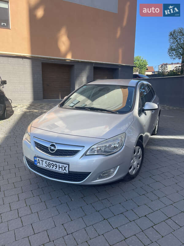 Opel Astra 2011