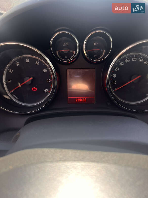Універсал Opel Astra 2011 в Луцьку