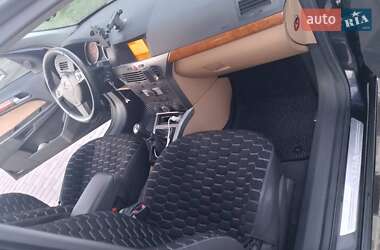 Хэтчбек Opel Astra 2006 в Пирятине