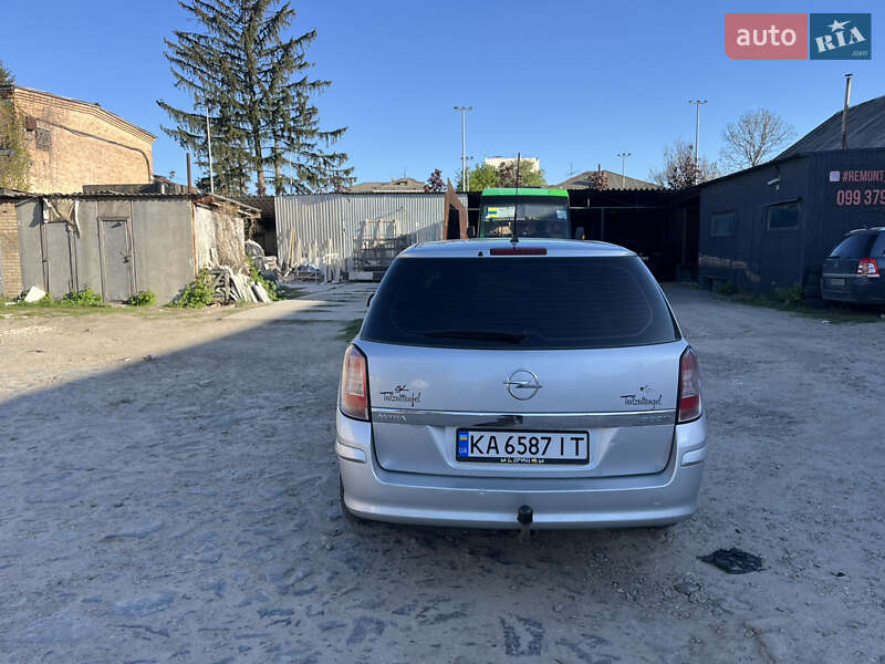 Универсал Opel Astra 2010 в Киеве