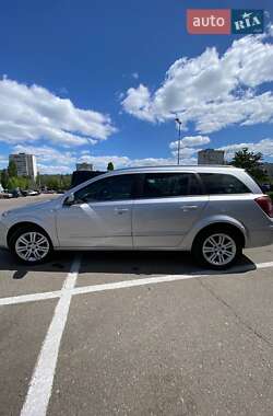 Универсал Opel Astra 2010 в 