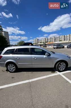 Универсал Opel Astra 2010 в 