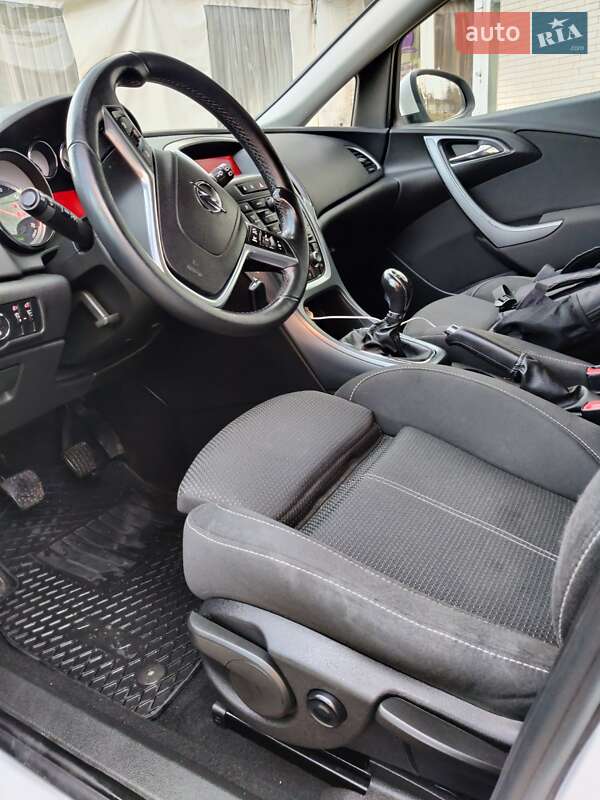 Универсал Opel Astra 2013 в Броварах