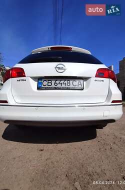 Универсал Opel Astra 2013 в 