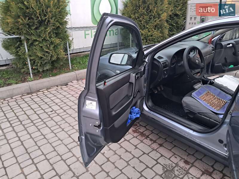 Седан Opel Astra 2006 в Ивано-Франковске