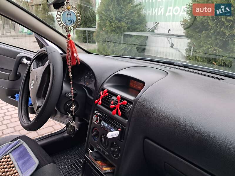Седан Opel Astra 2006 в Ивано-Франковске