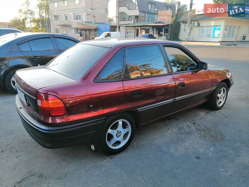 Седан Opel Astra 1993 в Одессе