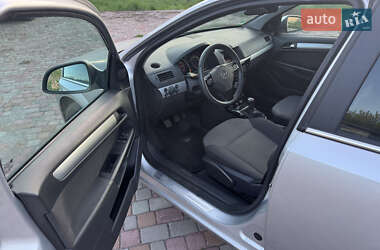 Универсал Opel Astra 2010 в 