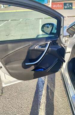 Универсал Opel Astra 2010 в 
