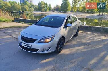 Универсал Opel Astra 2010 в 