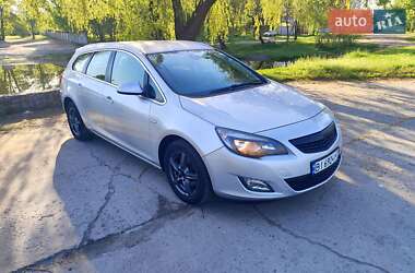 Универсал Opel Astra 2010 в 
