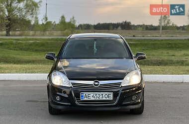 Хетчбек Opel Astra 2011 в 