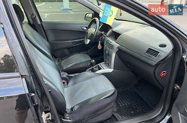 Хетчбек Opel Astra 2011 в 