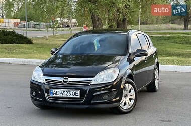 Хетчбек Opel Astra 2011 в 