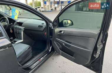 Хетчбек Opel Astra 2011 в 