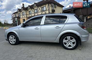 Хэтчбек Opel Astra 2010 в 