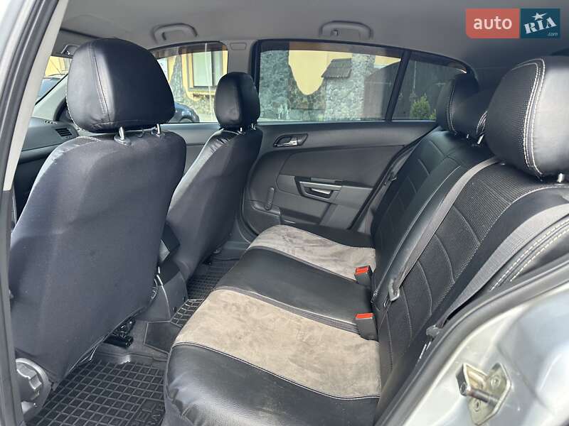 Хетчбек Opel Astra 2010 в Хмельницькому