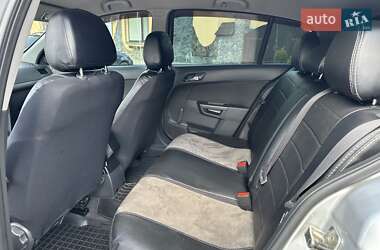 Хэтчбек Opel Astra 2010 в 