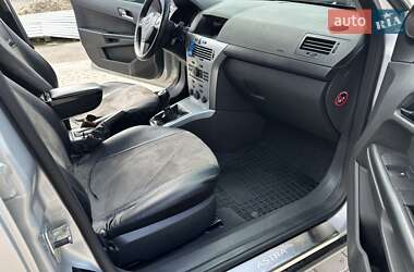 Хэтчбек Opel Astra 2010 в 