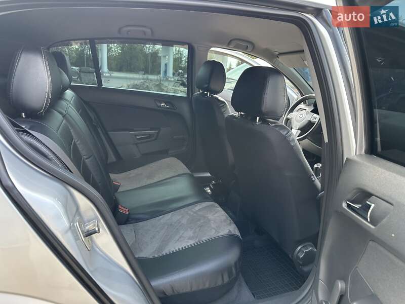 Хетчбек Opel Astra 2010 в Хмельницькому
